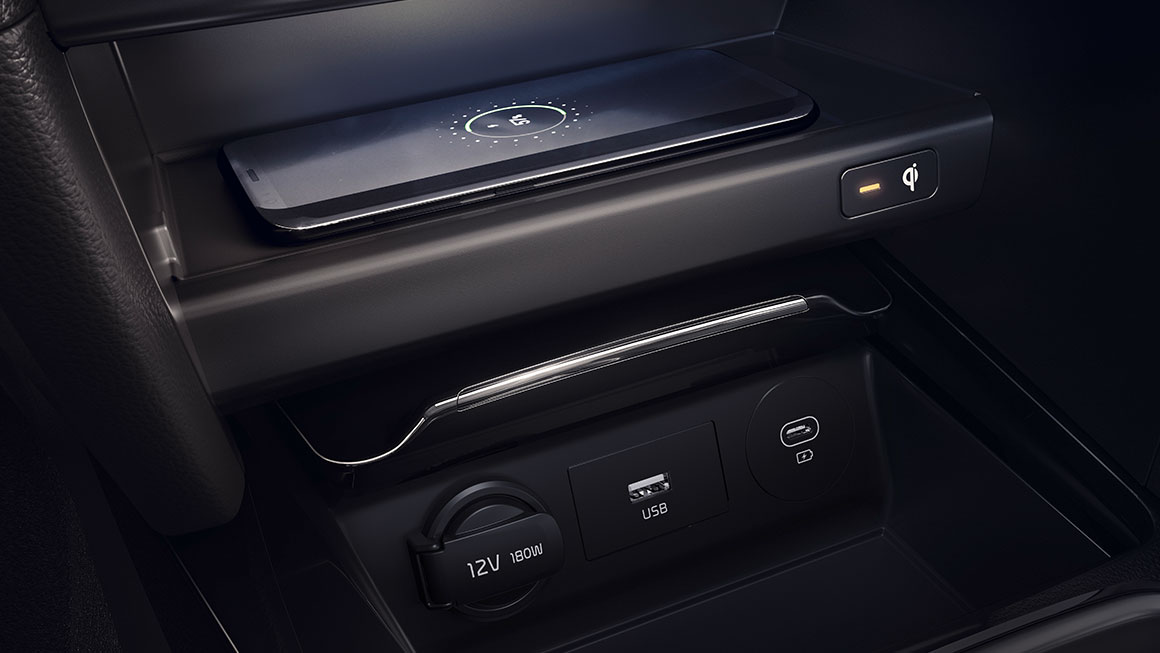 Induktive Ladestation für Smartphones und USB-Ladeanschlüsse, Nahaufnahme